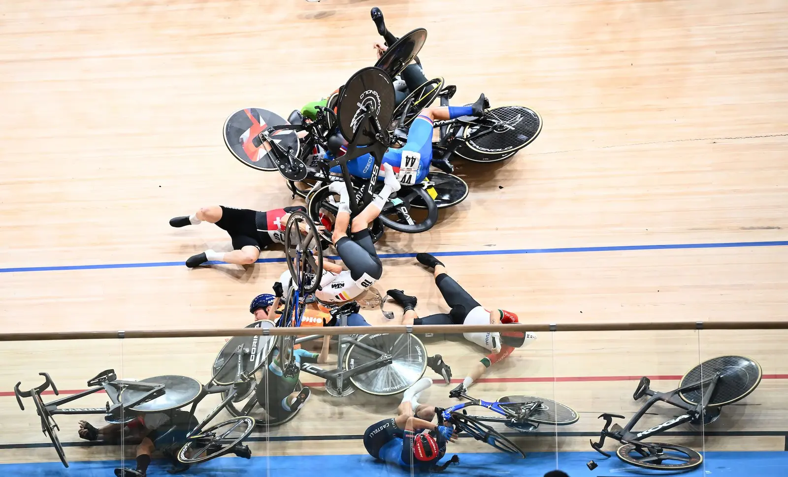 Lorena Wiebes eliminată din Omnium după un accident grav la Campionatele Mondiale de Velo
